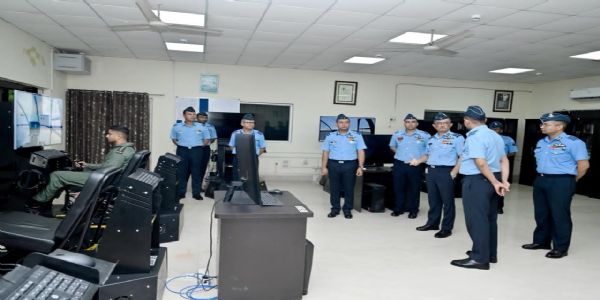 एओसी-इन-सीले एयर फोर्स स्टेशन बमरौलीको परिचालन तयारीको समीक्षा गरे