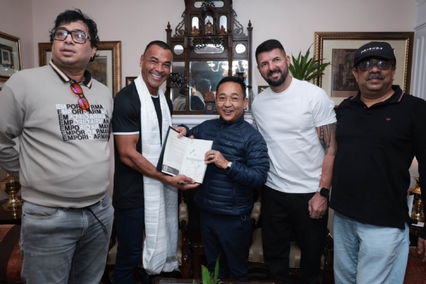 मुख्यमन्त्री तामाङले ब्राजिलका विश्वकप विजेता कप्तान काफुसँग भेट गरे मुख्यमन्त्री तामाङले ब्राजिलका विश्वकप विजेता कप्तान काफुसँग भेट गरे