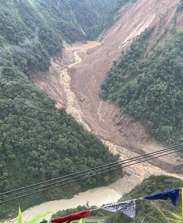 उत्तर सिक्किमको चुङथाङ क्षेत्रमा पैह्रोपछि टिस्टा नदीको बहाव आंशिक रूपमा प्रभावित उत्तर सिक्किमको चुङथाङ क्षेत्रमा पैह्रोपछि टिस्टा नदीको बहाव आंशिक रूपमा प्रभावित
