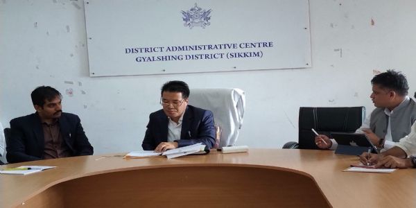 जिल्लापालले सडक पूर्वाधारको काम समयमै सम्पन्न गर्न तथा नियमित मर्मतसम्भार सुनिश्चित गर्न निर्देशन दिए