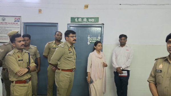 घटना के बाद अस्पताल पहुंचे अधिकारी घटना के बाद अस्पताल पहुंचे अधिकारी