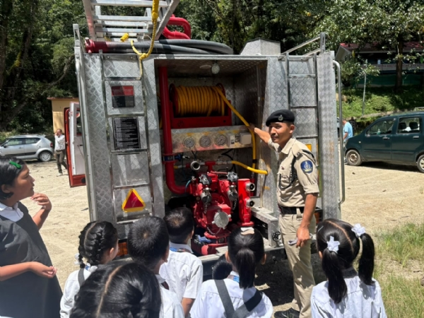 सरस्वती विद्या निकेतनका विद्यार्थीका लागि अग्नि सुरक्षा सचेतना कार्यक्रम सम्पन्न
